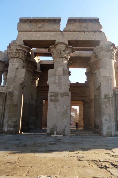 18.10.13 Kom Ombo entrance-2